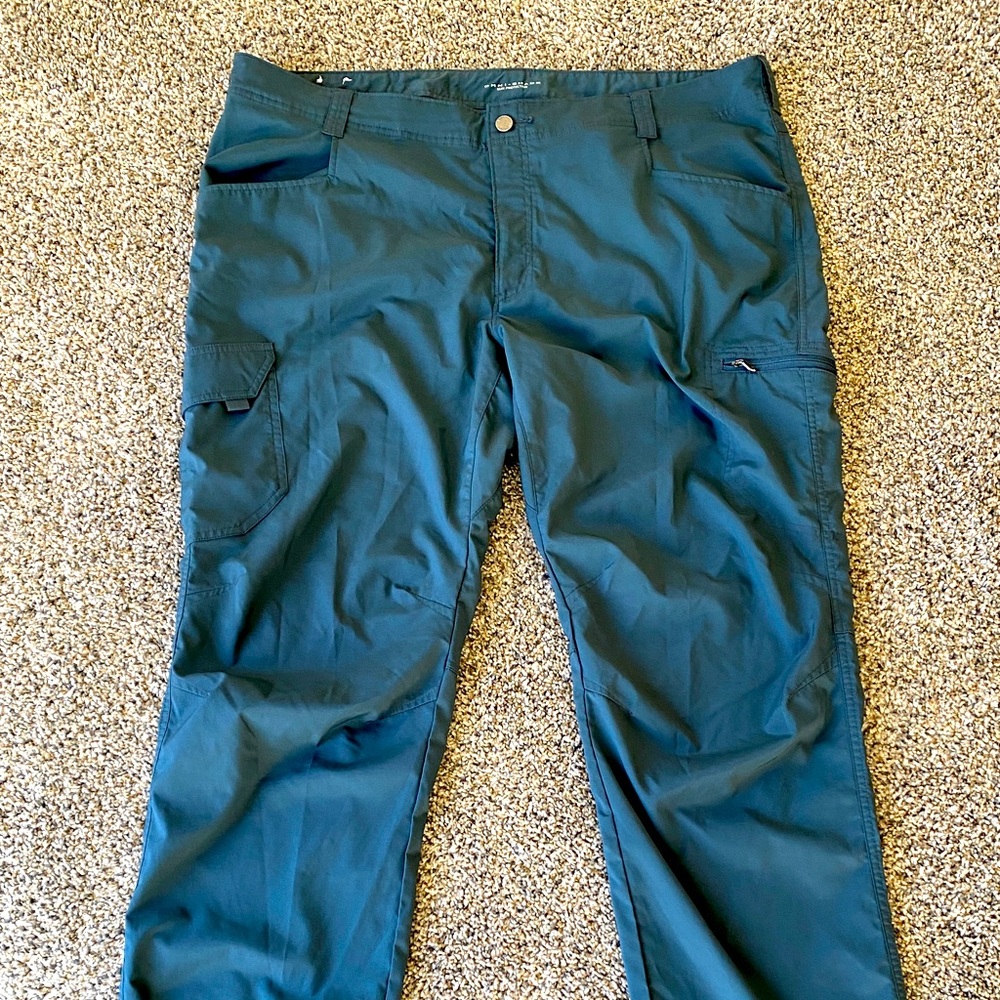 Columbia Men’s Omni Shade UVA & UVB Sun Protection Size 42W 34L